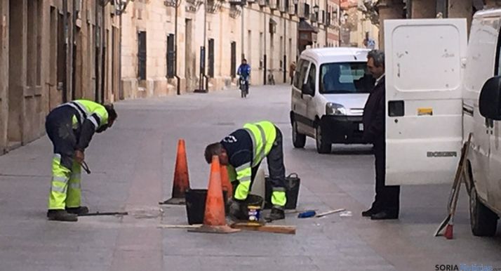 Operarios municipales en El Burgo. /Ayto. Burgo
