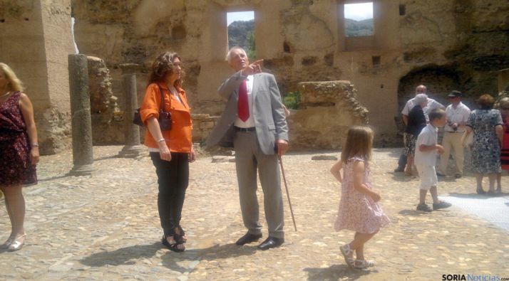 La subdelegada del Gobierno y el alcalde de la localidad en el castillo. / Subdeleg.