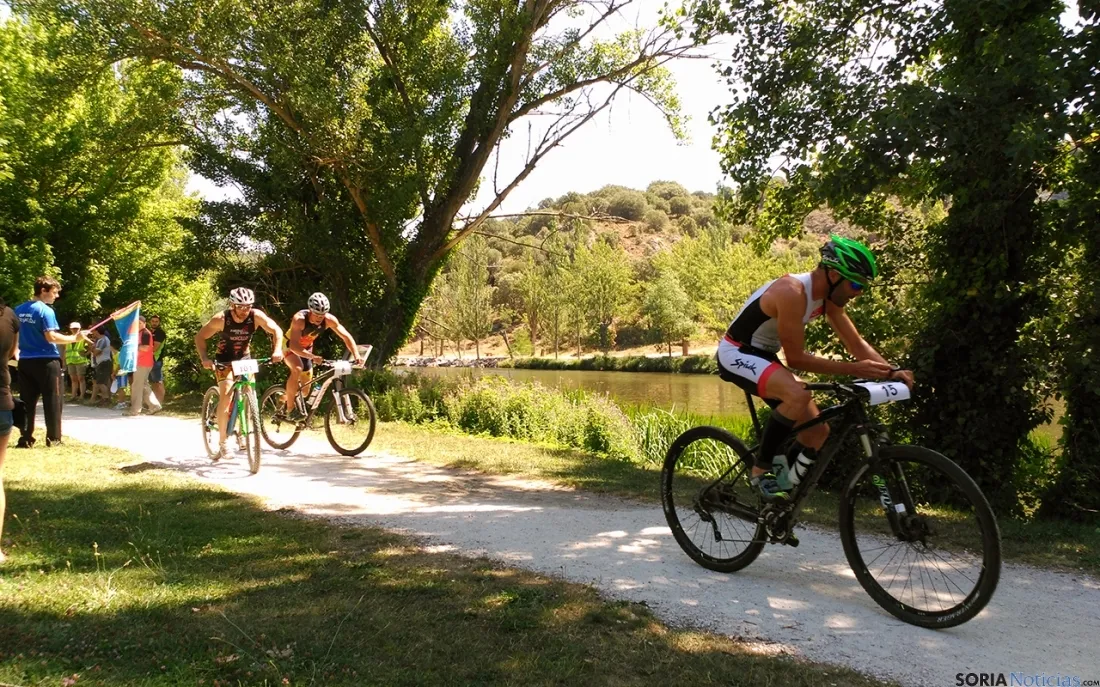 III Triatlon Cross de Soria, en las márgenes del Duero. /SN