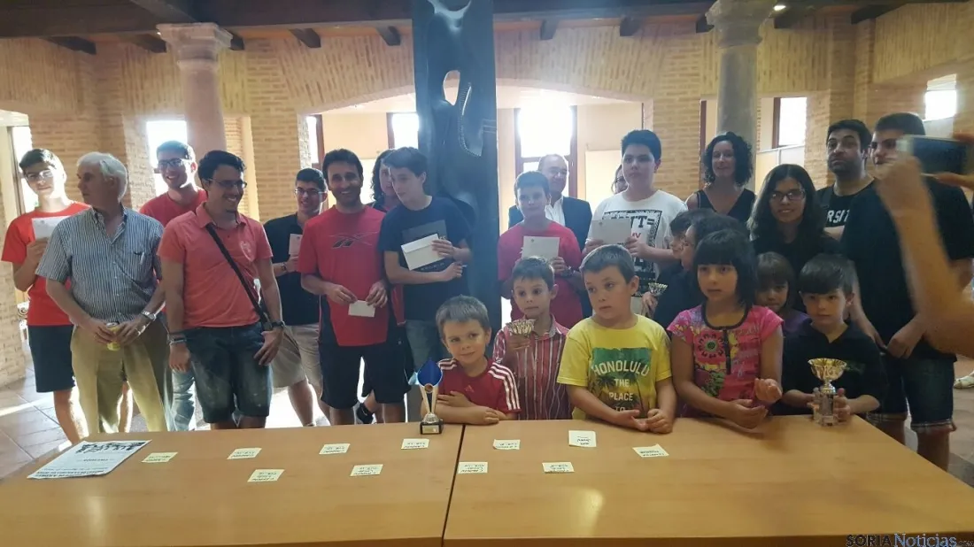 Imagen de los participantes del torneo. /Golden Pawns
