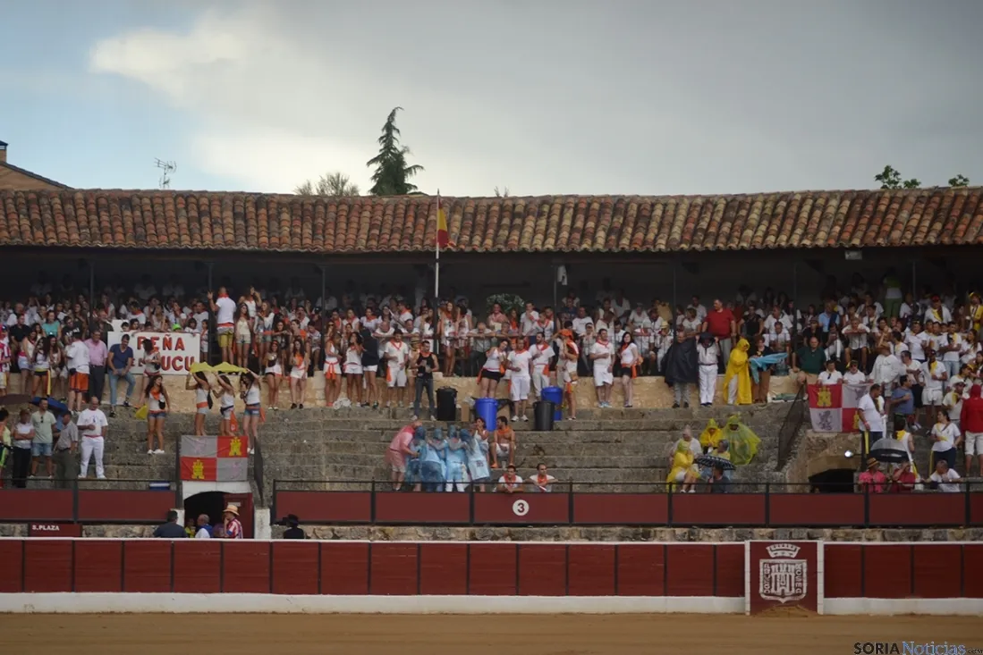 La lluvia presente en las fiestas de El Burgo. AG