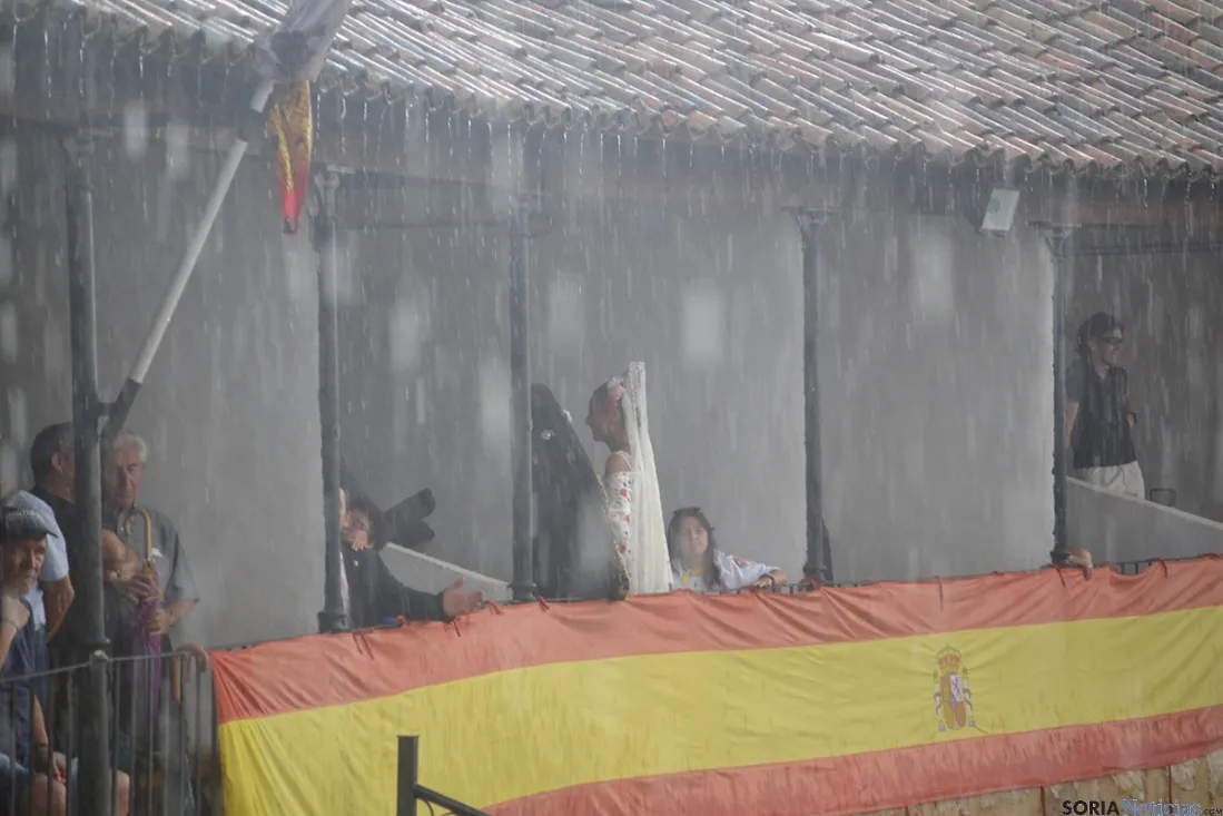 La lluvia presente en las fiestas de El Burgo. AG