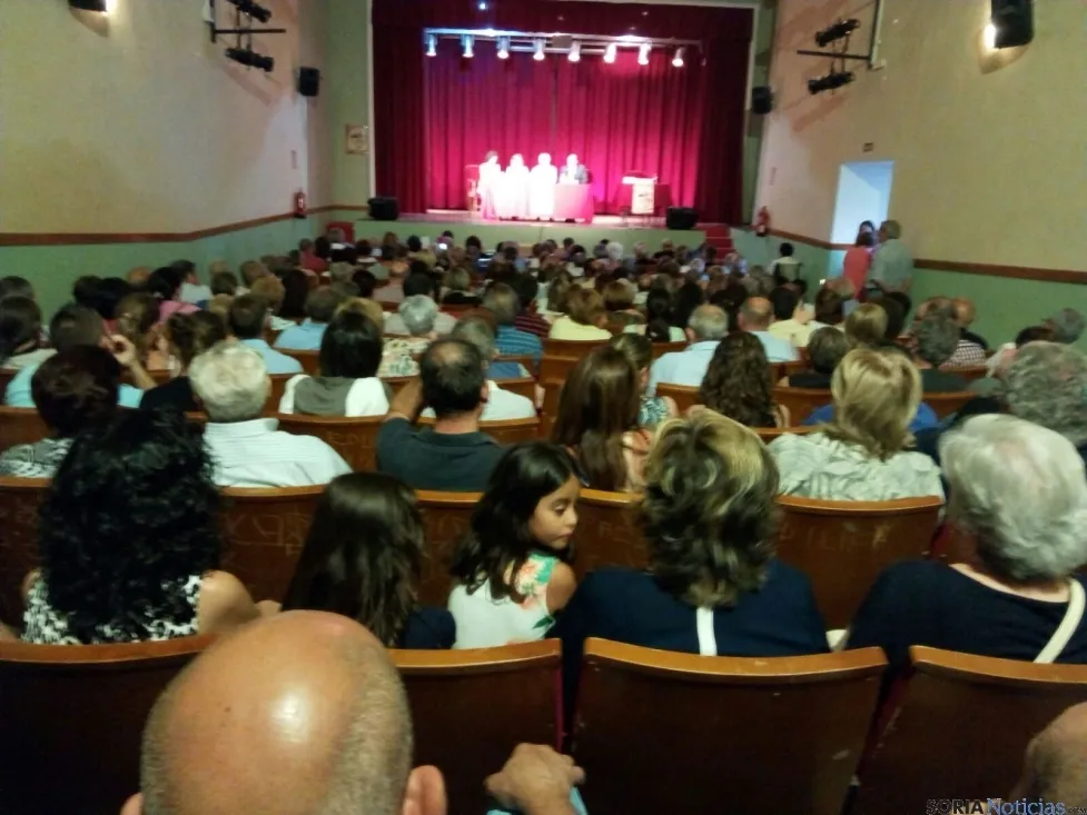 Público asistente en la presentación del libro. /P.C.