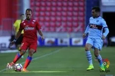 Medina en una jugada durante el partido. LFP
