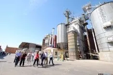 Visita de Herrera a la cooperativa Cobadu. /Junta.