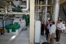 Visita de Herrera a la cooperativa Cobadu. /Junta.