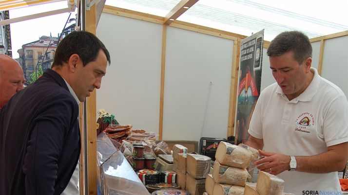 Javier Muñoz en su visita al Mercado de las Viandas.