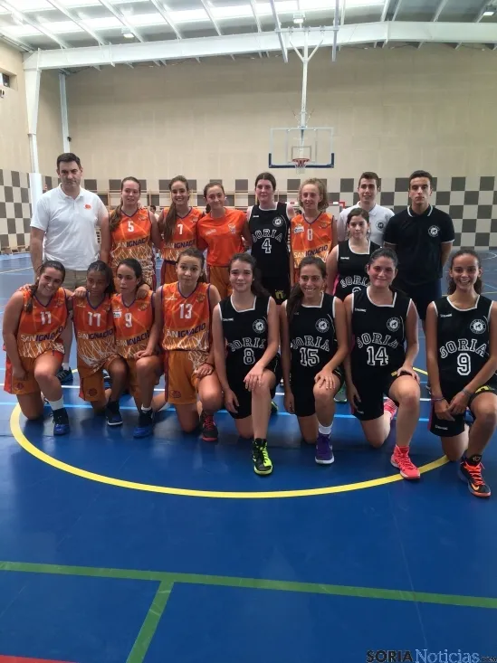 Uno de los equipos del CSB junto con jugadores logroñeses.