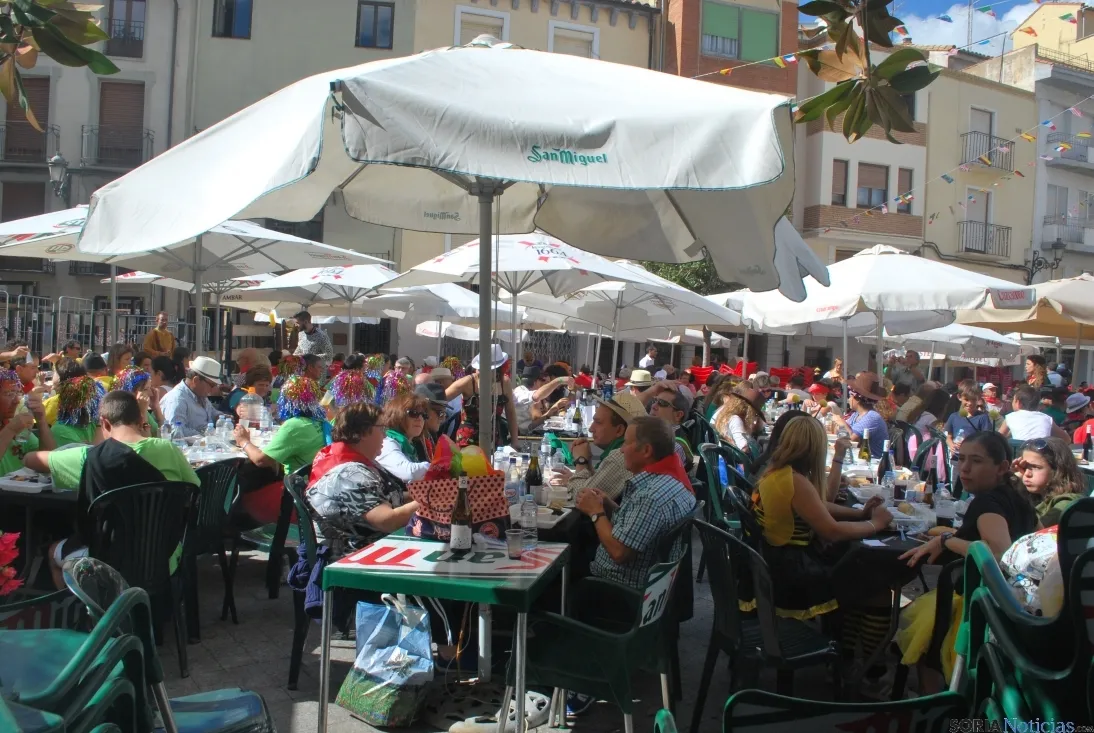 Buen ambiente en la plaza Mayor este viernes. / SN