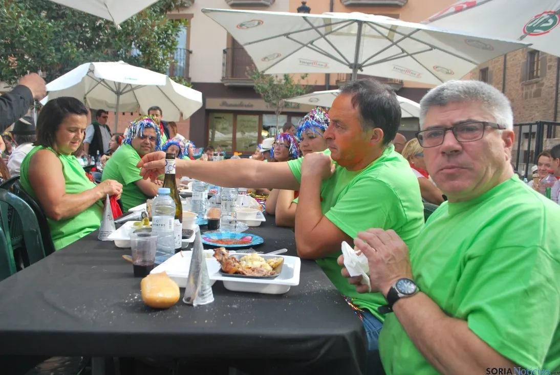 Buen ambiente en la plaza Mayor este viernes. / SN