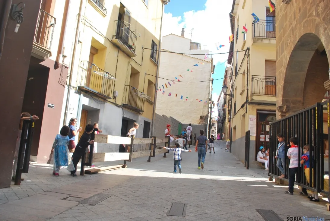 Buen ambiente en la plaza Mayor este viernes. / SN