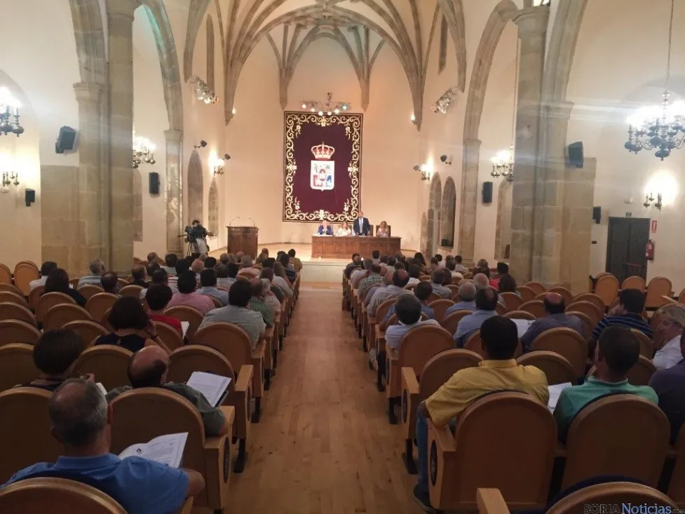 Alcaldes en la reunión del Consejo provincial