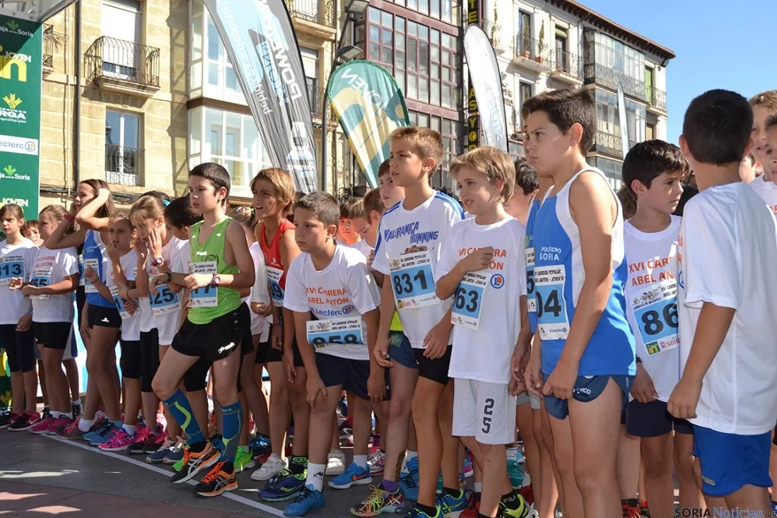 Numerosas chavales, en las carreras de las categorías inferiores. /SN