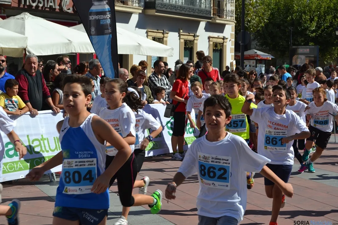 Numerosas chavales, en las carreras de las categorías inferiores. /SN