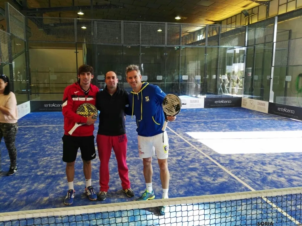 Miguel Lamperti y Franco Stupaxzul, jugadores profesionales de pádel.