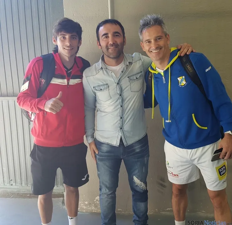 Miguel Lamperti y Franco Stupaxzul, jugadores profesionales de pádel.