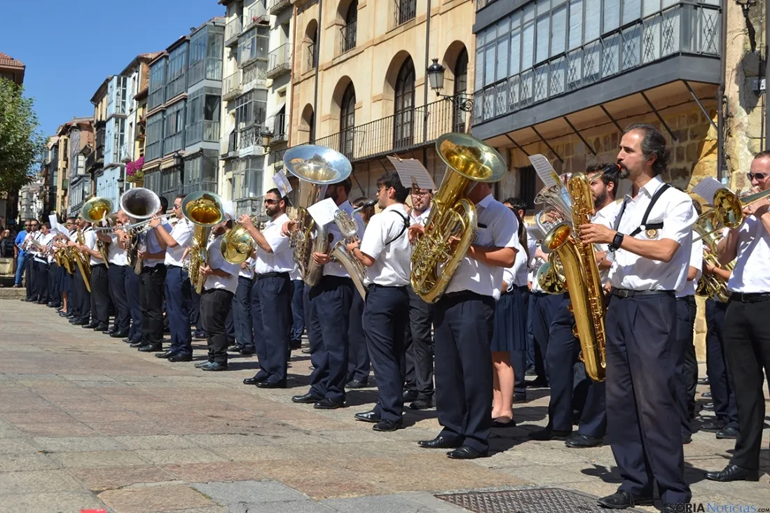 Pasacalles y concierto de las bandas de Soria y Cullera. /SN