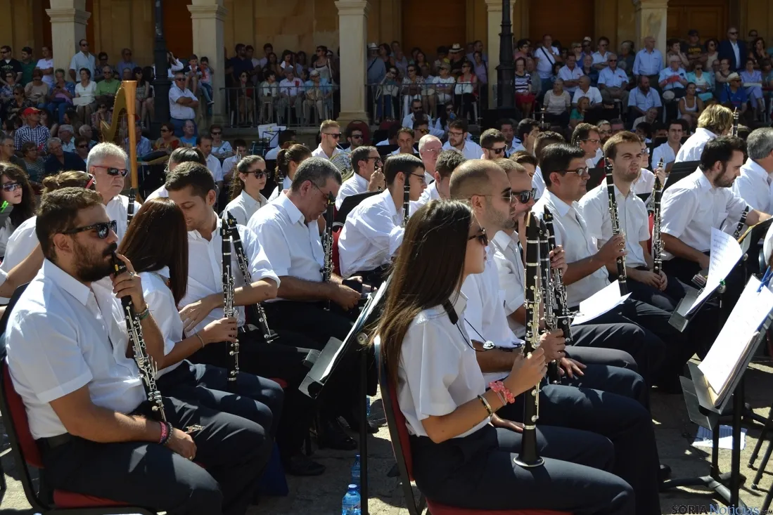 Pasacalles y concierto de las bandas de Soria y Cullera. /SN