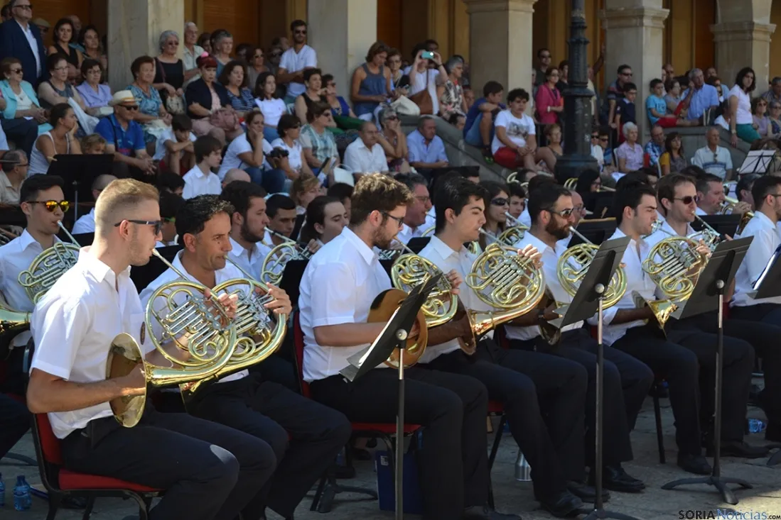 Pasacalles y concierto de las bandas de Soria y Cullera. /SN