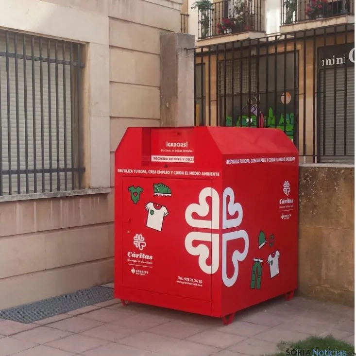 Campaña seguridad Estable Cáritas instala los contenedores de la iniciativa 'Granito de tela' -  SoriaNoticias