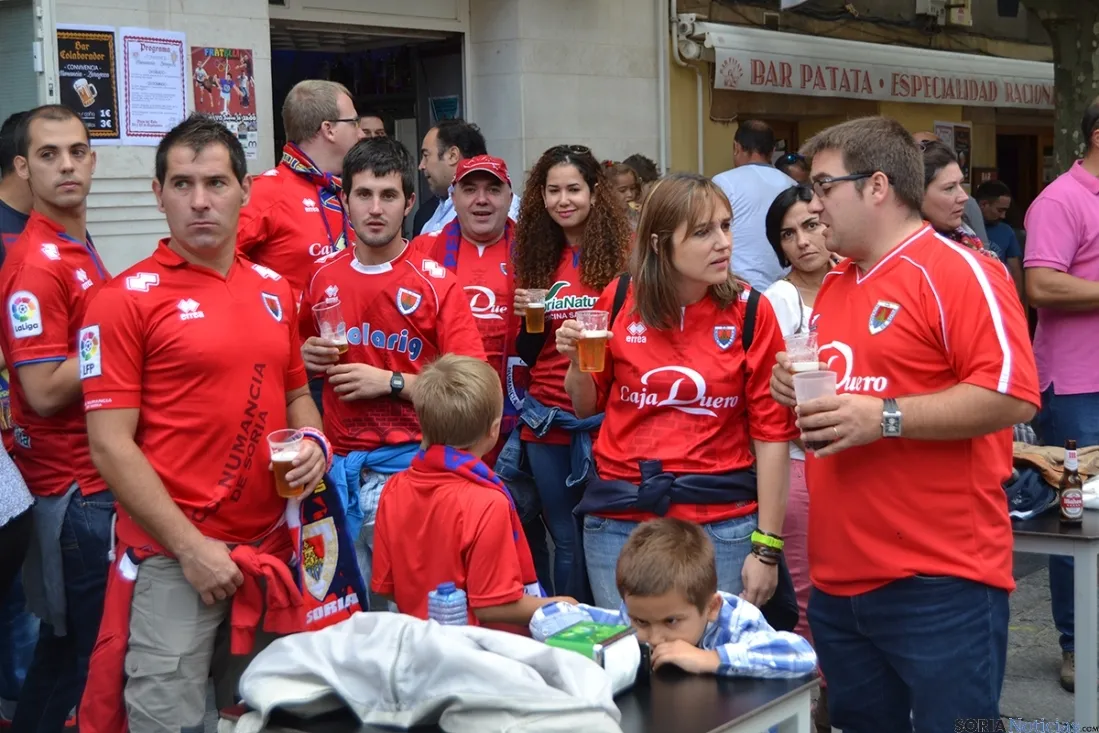 Aficiones en el derby Numancia-Zaragoza. /SN