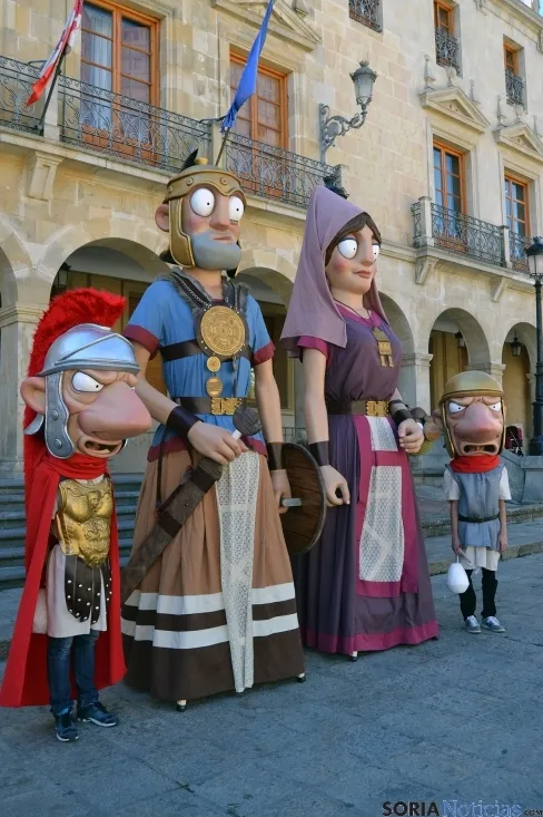 Nuevos personajes de la Comparsa de Gigantes y Cabezudos de Soria. /SN