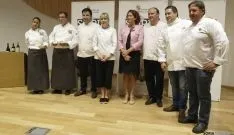 La consejera, en el centro, en la presentación del evento gastronómico. / SN