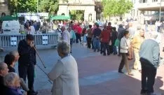 Imagen del reparto de leche de ASAJA este martes. / SN