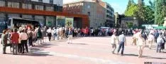 Imagen del reparto de leche de ASAJA este martes. / SN