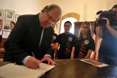 Imagen de la visita de Herrera este martes a Soria. / SN