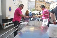 Buen ambiente en la plaza Mayor este viernes. / SN