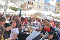 Buen ambiente en la plaza Mayor este viernes. / SN