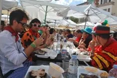 Buen ambiente en la plaza Mayor este viernes. / SN