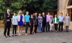 Herrera, con alumnos que han logrado los Premios Nacionales y Extraordinarios de ESO, FP. / SN