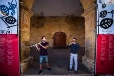 Alejandro Delgado y Gabriel Atienza frente al Palacio de la Audiencia./David Almajano
