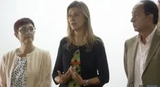 Esperanza Vázquez, (ctro.), junto a Pilar Delgado y Manuel López. / SN