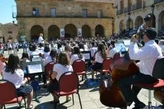 Pasacalles y concierto de las bandas de Soria y Cullera. /SN