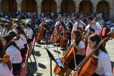 Pasacalles y concierto de las bandas de Soria y Cullera. /SN
