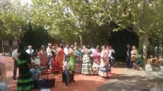 Grupo rociero en La Barriada. /SN