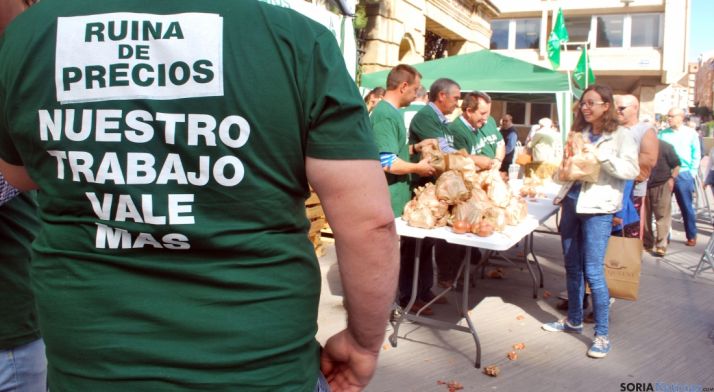 Reparto de ASAJA este lunes. / SN