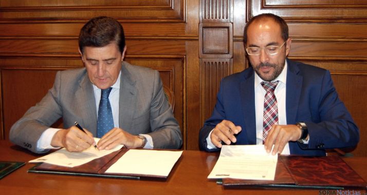 Martínez (izda.) y Rey, este lunes. / Dip.