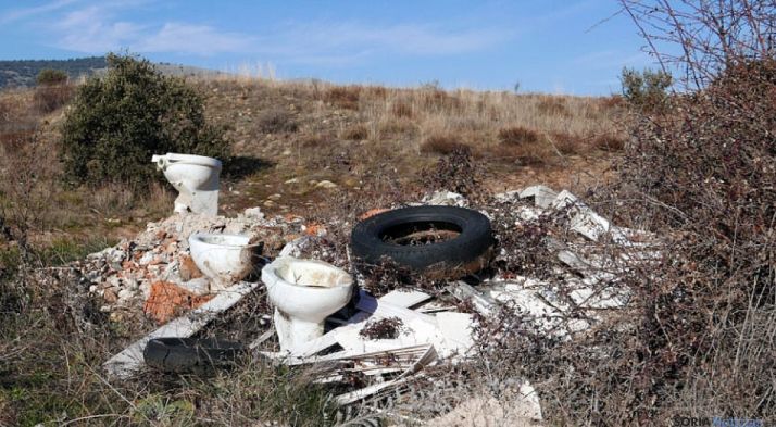 Una de las escombreras denunciadas. / ASDEN