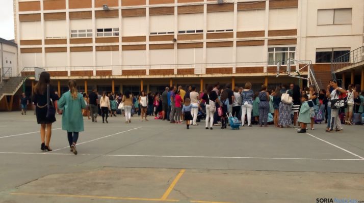 Imagen de la vuelta al colegio en un centro soriano este jueves.  / SN