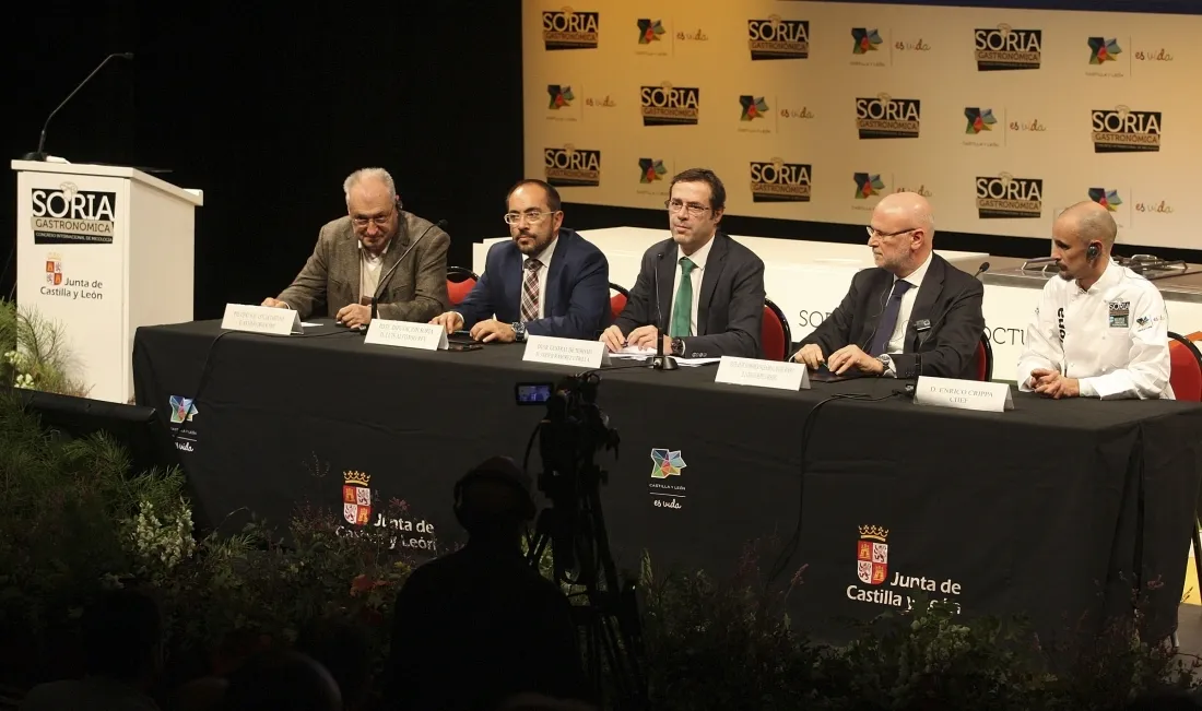 Una imagen de la ceremonia de hermanamiento este martes en el Palacio de La Audiencia. / SN