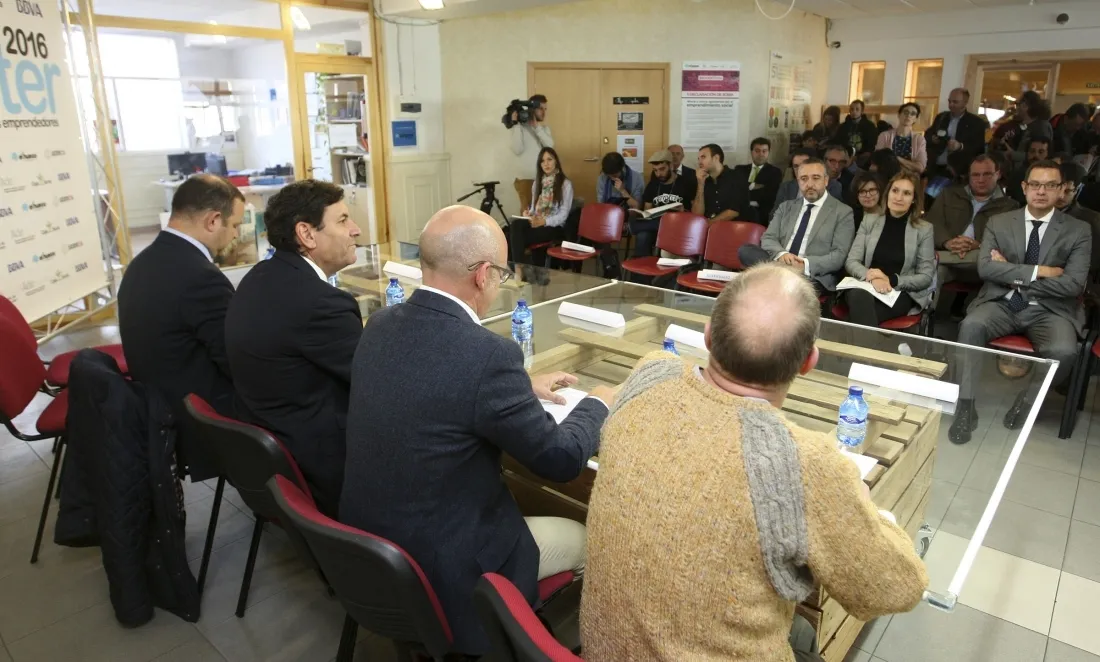 Un momento de la visita del consejero de empleo a Soria este viernes. / SN