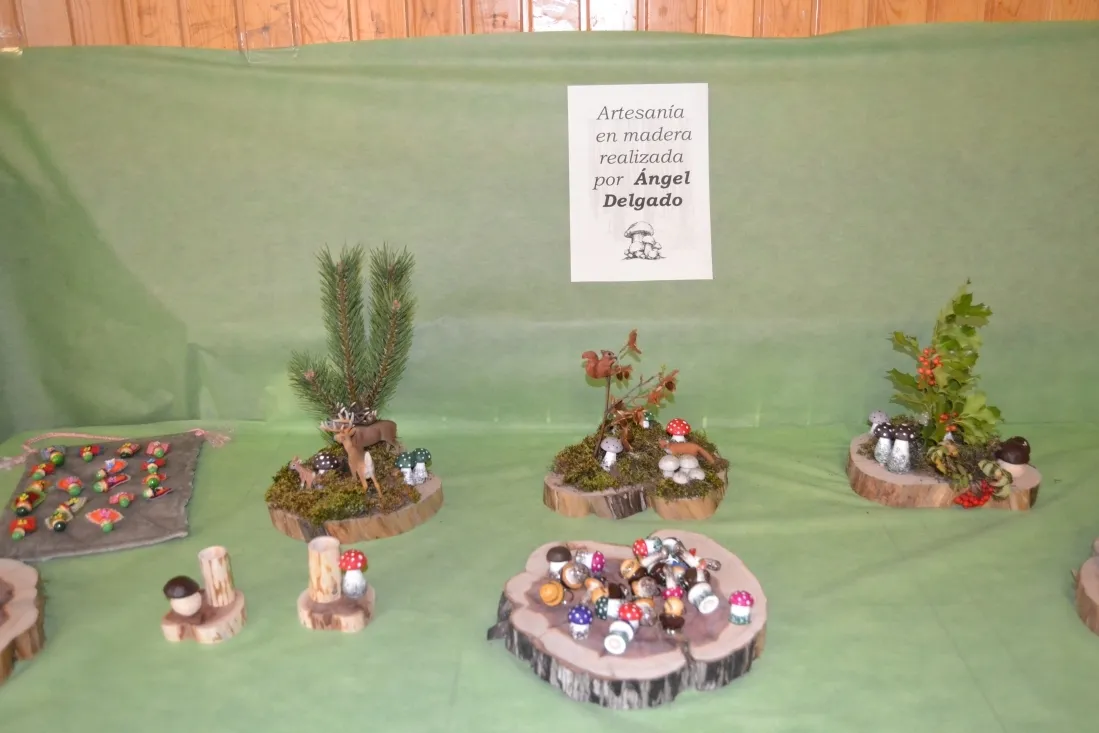 Exposición de fauna y trabajo tradicional en el monte. /SN