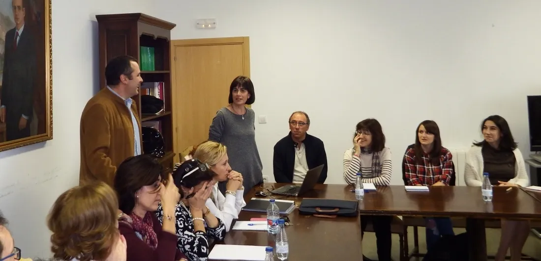 La vicerrectora en la reunión de este lunes. / UVa