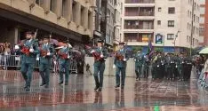 Un momento del desfile del Instituto Armado en el centro de Soria.  / SN