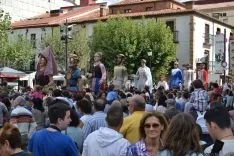 Imagen del desfile de gigantes y cabezudos por las calles de Soria. /SN