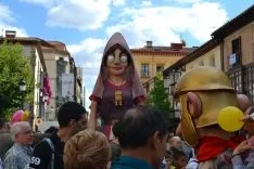 Imagen del desfile de gigantes y cabezudos por las calles de Soria. /SN